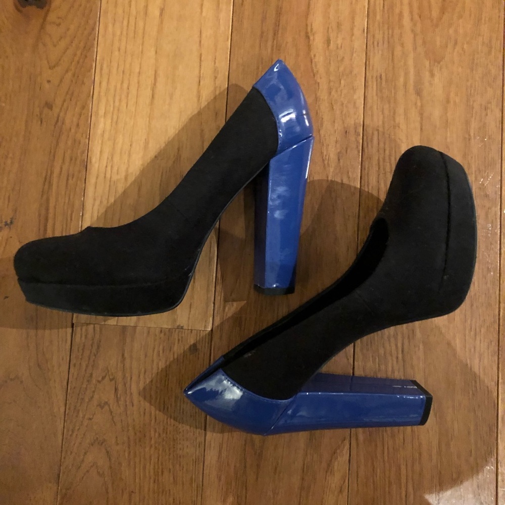 Block heel pumps